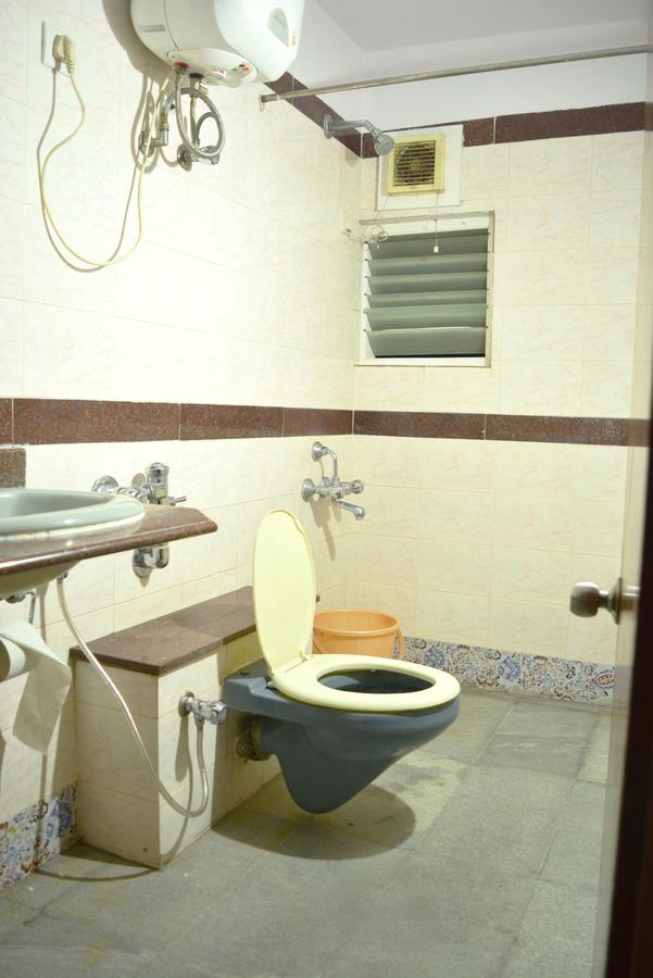 Social Rehab Downtown Hostel Bangalore Exterior photo